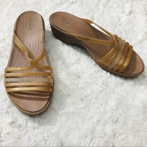 crocs isabella mini wedge sandal